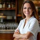 Restaurateur Lemaire au comptoir